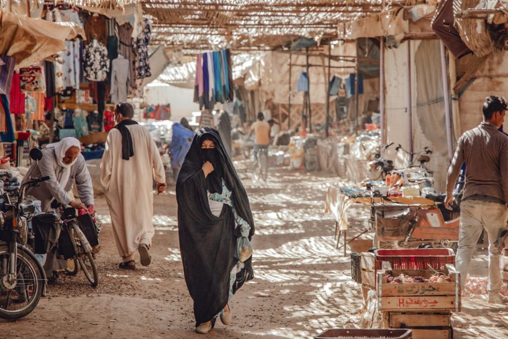 women in rissani Market