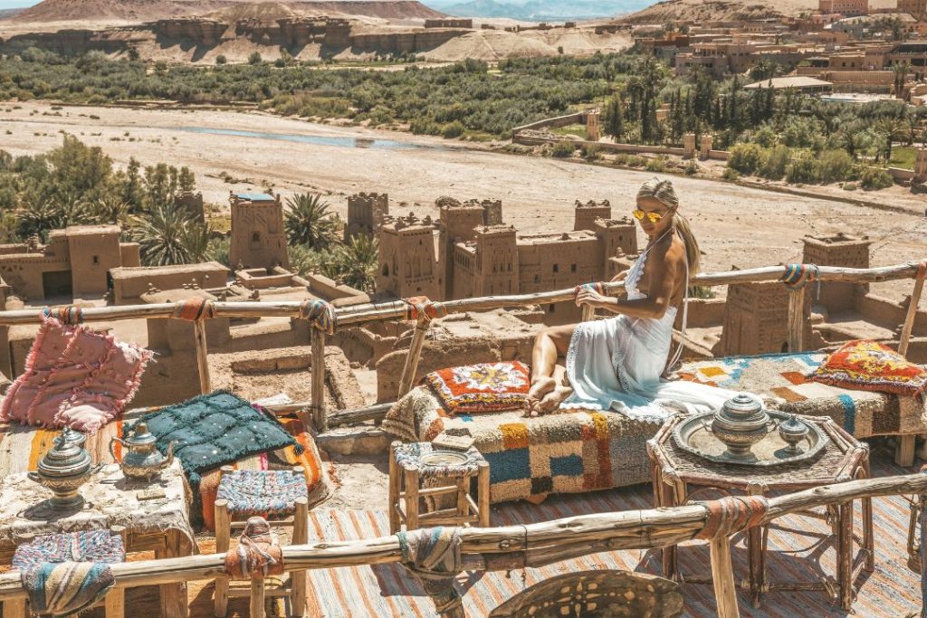 women in Kasbah-Ait-Ben-Haddou