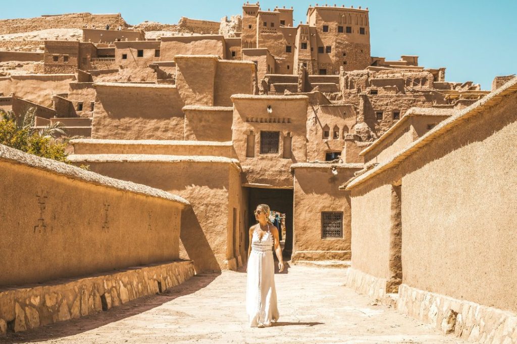 women in Kasbah-Ait-Ben-Haddou